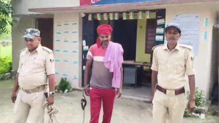 हसनगंज: देवनाथपुर थेगूवा गांव से शराब कांड में फरार एक अभियुक्त को पुलिस ने किया गिरफ्तार