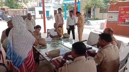 बबेरू: बबेरू कोतवाली में थाना समाधान दिवस का आयोजन प्रभारी निरीक्षक के नेतृत्व में किया गया, फरियादियों की समस्याएं सुनी गईं