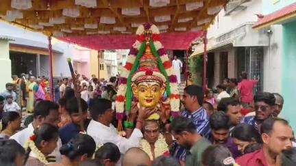 ஆரணி: டவுன் சைதாப்பேட்டையில் கங்கை அம்மன் கோயில் கூழ் வார்க்கும் விழாவில் சிரசு ஊர்வலம் நடைபெற்றது