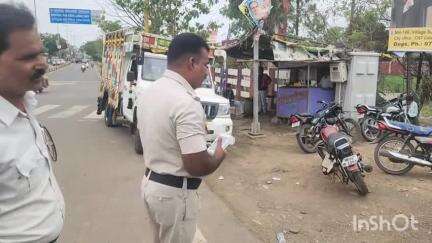 विदिशा नगर: यातायात पुलिस ने विवेकानंद चौराहे पर तेज आवाज में गाना बजाने पर लोडिंग ऑटो वाहन का किया चालान, दी समझाइश