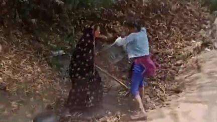 चकरनगर: डिभोली गांव में ग्राम पंचायत की जगह को लेकर 2 पक्षों के बीच हुई मारपीट, वीडियो हुआ वायरल