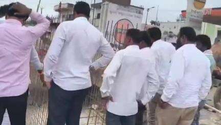 पाथ्री: सेलू कॉर्नर पाथरी येथे प्रस्तावित छत्रपती शिवाजी महाराज यांच्या अश्वरूढ पुतळ्याच्या चबुतऱ्याच्या कामाची मान्यवरांनी केली