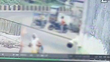 মেদিনীপুর: কেরানীচটি এলাকাতে যুবকের গায়ে আগুন লাগানোর ঘটনায় গ্রেপ্তার ২, কলকাতায় রেফার করা হলো অগ্নিদগ্ধ যুবককে
