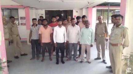 धनौरा: मंडी धनौरा थाना पुलिस ने मारपीट कर शांति भंग करने वाले 12 लोगों को गिरफ्तार कर चालान किया