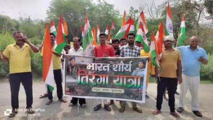 लंभुआ: लंभुआ में तिरंगा यात्रा के दौरान भारत माता की जय के लगे जयकारे, भारतीय सेना के सम्मान में निकाली गई शौर्य तिर