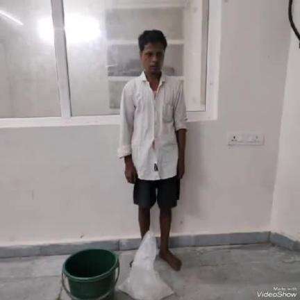सूर्यपुरा: कुसुमहरा गांव से पुलिस ने महुआ शराब के साथ एक तस्कर को किया गिरफ्तार