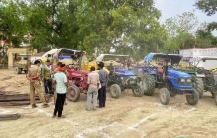 पिंड्रा: वाराणसी में अवैध खनन पर पुलिस की कार्रवाई, फूलपुर पुलिस ने 7 ट्रैक्टर किए ज़ब्त