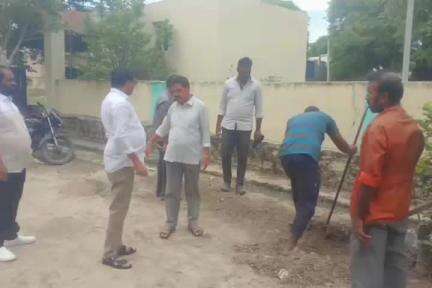 పుంగనూరు: పట్టణంలో ప్రత్యేక పారిశుద్ధ్య పనులు. 
మున్సిపల్ కమిషనర్ మధుసూదన్ రెడ్డి.