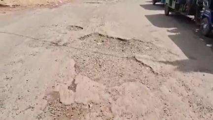কেশপুর: কেশপুর সেন্ট্রাল বাস স্ট্যান্ড সংলগ্ন এলাকায় বেহাল রাস্তা, দ্রুত মেরামতের দাবিতে সরব স্থানীয় বাহন চালকেরা #jansamasya