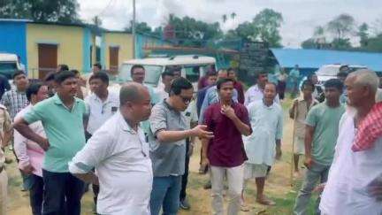 গণ্ডাছড়া: ভারত বাংলাদেশ সীমান্তবর্তী গ্রাম নারায়ণ সর্দার পাড়া সরকারি আধিকারিকদের নিয়ে পরিদর্শন করেন EM রাজেশ ত্রিপুরা