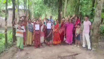 তুফানগঞ্জ ২: নাগুরহাট রাভাপাড়া থেকে শনি মন্দির পর্যন্ত প্রায় ২কিমি রাস্তা বেহাল,সংস্কারের দাবিতে বিক্ষোভ স্থানীয়দের #jansamasya