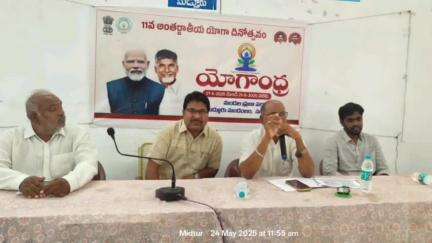 మిడుతూరు మండల పరిషత్ కార్యాలయంలో ప్రత్యేక అధికారి జాకీర్ హుస్సేన్ ఆధ్వర్యంలో : యోగా ఆంధ్ర పై ప్రత్యేక సమావేశం