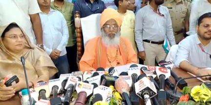उन्नाव: उन्नाव सांसद ने कहा- प्रधानमंत्री जी कश्मीर से कन्याकुमारी तक मेहनत करते हैं, राहुल गांधी हर साल छुट्टी पर चले जाते हैं