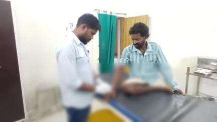 पत्थलगांव: पत्थलगांव में सर्पदंश से झाड़फूंक कर जान बचाने वाले ओझा को ज़हरीले सांप ने काटा, बाबा सीधे अस्पताल पहुंचे