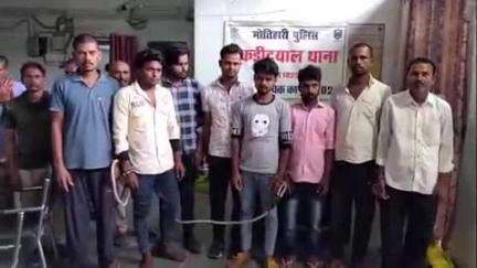 पकड़ी दयाल: पकड़ीदयाल पुलिस ने विभिन्न क्षेत्रों से 3 हत्या के आरोपियों, 3 शराब पीने वालों और 2 शराब तस्करों को गिरफ्तार कर भेजा जेल