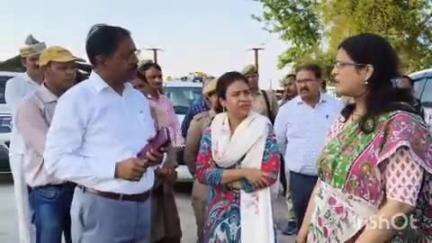 पलिया: पलिया में शारदा नदी के चैनलाइजेशन कार्य का नोडल अधिकारी ने किया निरीक्षण
