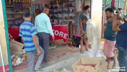 बसंतपुर: वीरपुर बलुआ एसएच 91 पर बसंतपुर मोड़ के पास अनियंत्रित कार दुकान में घुसी, दुकानदार जख्मी