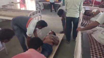भांडेर: नगर के सिकंदरपुर मोहल्ले में चट्टान गिरने से 2 मजदूर घायल, गंभीर हालत में जिला अस्पताल रेफर