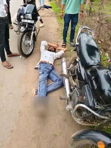 कवर्धा: रायपुर रोड महिंद्रा शो रूम के पास तेज रफ्तार अज्ञात पिकअप वाहन ने बाइक सवार को ठोकर मारी, फरार, जिला अस्पताल में भर्ती