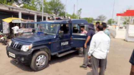 बरही: बरही नगर के नये बस स्टैंड पर लोगों ने एक संदिग्ध चोर को पकड़ा, पुलिस के हवाले किया