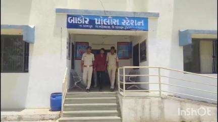 લુણાવાડા: મોટા ખાનપુર ગામે પારિવારિક ઝઘડામાં પિતા ઉપર ગાડી ચડાવી દેવાના આરોપસર પુત્ર વિરુદ્ધ ફરિયાદ નોંધાઈ પોલીસે ઝડપી પાડ્યો