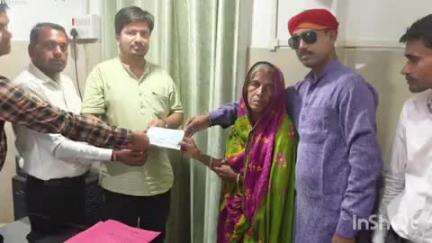 बौंसी: कुमरभाग गांव में करंट से युवक की मौत, बिजली विभाग ने पीड़ित परिवार को दिया ₹4 लाख का चेक