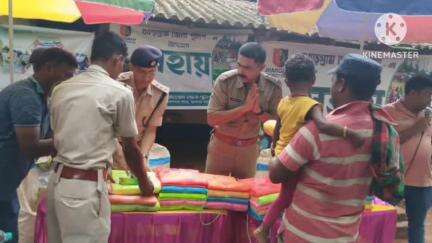 নয়াগ্রাম: বর্ষার মরসুমে মশাবাহিত রোগের প্রকোপ থেকে এলাকাবাসীকে রক্ষা করতে নয়াগ্ৰাম থানার পুলিশের অভিনব উদ্যোগ