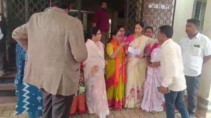 ಹಾನಗಲ್: ಗ್ಯಾಂಗ್ ರೇಪ್ ಆರೋಪಿಗಳ ರೋಡ್ ಶೋ ಖಂಡಿಸಿ, ಕಠಿಣ ಕ್ರಮ ಕೈಗೊಳ್ಳುವಂತೆ ಪಟ್ಟಣದಲ್ಲಿ ಮಹಿಳಾ ಜಾಗೃತಿ ವೇದಿಕೆಯಿಂದ ಡಿಸಿಗೆ ಮನವಿ