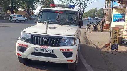 ગોધરા: પેરોલ ફર્લો સ્કવોડ પોલીસે અપહરણના ગુન્હામાં નાસતા ફરતા વોન્ટેડ આરોપીને મહુવા ખાતેથી ઝડપી પાડયો