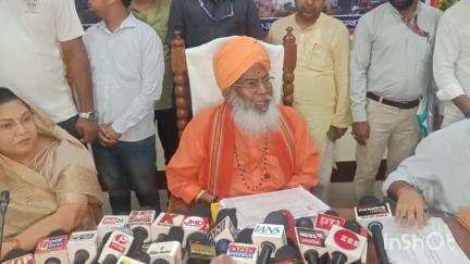 हसनगंज: सरस्वती मेडिकल कॉलेज में छात्रा के साथ छेड़खानी मामले में MP साक्षी महाराज ने कहा- कोई भी कानून के हाथ से बच नहीं सकता