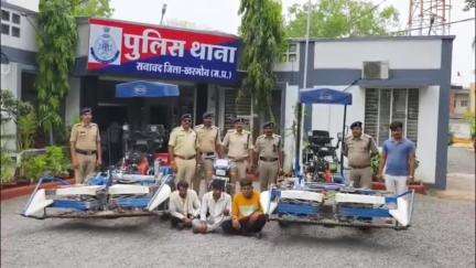 सनावद: सनावद पुलिस ने खनगांव खेड़ी में कृषि उपकरण चोरी करने वाले 3 आरोपियों को किया गिरफ्तार