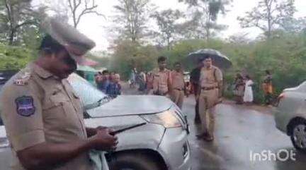 భూపాలపల్లి: కాలేశ్వరం పుష్కరాలకు వచ్చే భక్తుల వాహనాలకు ట్రాఫిక్ క్లియర్ చేస్తున్నట్లు తెలిపారు, జిల్లా ఎస్పీ కిరణ్ కారే