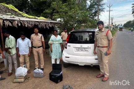 విజయనగరం: వేపాడ మండలం పాటూరు గ్రామం వద్ద 2.కిలోల గంజాయి,ఒక కారు స్వాధీనం, ఇద్దరు వ్యక్తులు అదుపు : వల్లంపూడి ఎస్సై సుదర్శన రావు