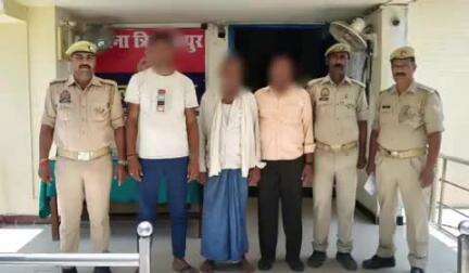 इटवा: त्रिलोकपुर थाना पुलिस ने एक ही परिवार के तीन फरार वारंटियों को किया गिरफ्तार, भेजा न्यायालय
