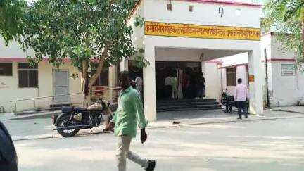 #महाराजगंज आज अस्पतालों पर मानवता के दिखाने की जगह पर दानवता का पैर फैलता जा रहा है। पशुपतिनाथ गुप्त संयोजक संयुक्त व्यापारी मोर्चा