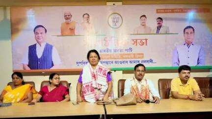 নলবাৰী: এলেঙ্গীদলত বাঁহজানী মণ্ডল কাৰ্যালয়ত  নৱ নিযুক্ত মণ্ডল সভানেত্ৰী  চপলা ৰাজবংশী মেধীক সম্বধৰ্ণা