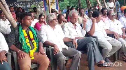 గాజువాక: స్టీల్ ప్లాంట్ కాంట్రాక్ట్ కార్మికులకు మద్దతు ఇచ్చిన రాష్ట్ర సిపిఎం పార్టీ కార్యదర్శి వి శ్రీనివాస్