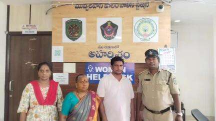 విశాఖపట్నం: MVP, PS పరిధిలో ఓ మహిళ ఓ వ్యక్తి అదృశ్యం అవ్వగా, వారిని చేదించి వారి బంధువులకు MVP, PS పోలీసులు అప్పగించారు