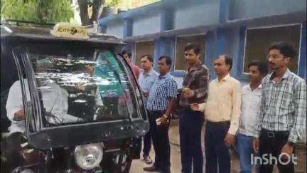 सासाराम: रोहतास के सिविल सर्जन ने आयुष्मान रथ को हरी झंडी दिखाकर किया रवाना