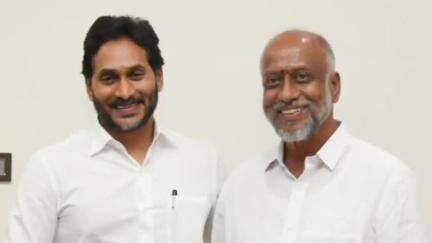 పలమనేరు: వి.కోట: రాష్ట్ర మాజీ ముఖ్యమంత్రి జగన్ మోహన్ రెడ్డిని మర్యాదపూర్వకంగా కలిసిన చిత్తూరు జిల్లా జడ్పీ చైర్మన్ శ్రీనివాసులు