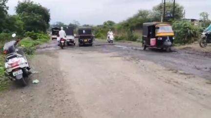 मेहकर: मेहकर सोनाटी रोडवर जुन्या मल्टी हॉस्पिटल जवळ रस्त्याची दुरावस्था  #jansamasya