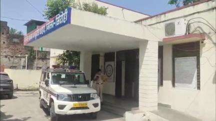 आबू रोड: आबूरोड के चद्रावल महिला कॉलेज के सामने मिला अज्ञात अधेड़ महिला का शव, इलाके में मचा हड़कंप, सूचना पर शहर पुलिस मौके पर