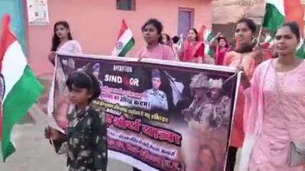 कवर्धा: ऑपरेशन सिंदूर की सफलता पर हजारों महिलाओं ने कवर्धा शहर में तिरंगा लेकर निकाली सिंदूर शौर्य यात्रा