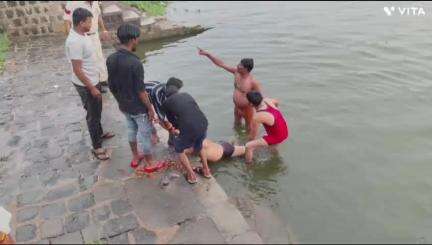 महिदपुर: महिदपुर में टेकरी माताजी मंदिर में दर्शन करने आए व्यक्ति की शिप्रा नदी में डूबने से हुई मौत, जांच शुरू
