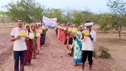 मस्तुरी: मोर गांव में मोर पानी अभियान के तहत मनरेगा श्रमिकों को जल संरक्षण की शपथ दिलाई गई