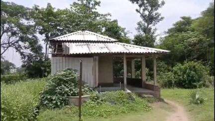 ডেবরা: হরিনারায়নপুর অঙ্গনওয়াড়ী কেন্দ্রের এডভেস্টার ভেঙে পড়ছে জল, রান্নার সমস্যা, সংস্কারের আশ্বাস প্রধানের