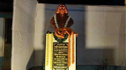 নারায়ণগড়: নজরুল সংস্কৃতিক সংঘের উদ্যোগে দেউলীতে দুই মনীষীর আবক্ষ মূর্তির উন্মোচন হল
