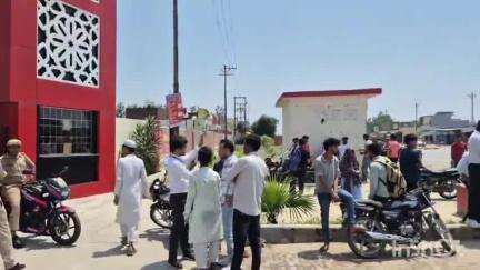 देवबंद: नागल में परीक्षा देकर कॉलेज से बाहर निकले छात्रों के साथ बदमाशों ने की मारपीट, गोली लगने से एक छात्र की हुई मौत