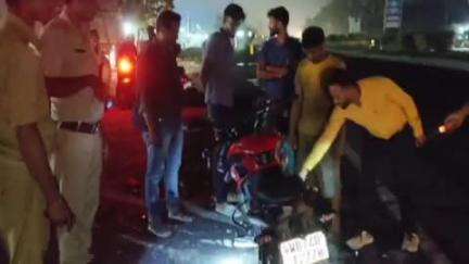 জয়নগর ১: বাংলার মোড় এলাকায় দুটি বাইকের মুখোমুখি সংঘর্ষ দুই বাইক চালক