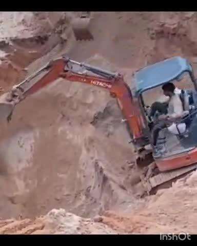 കോഴിക്കോട്: വടകരയിൽ നിർമാണത്തിനിടെ കിണറിടിഞ്ഞ് തൊഴിലാളിക്ക് ദാരുണാന്ത്യം, ഒരാളെ രക്ഷപ്പെടുത്തി